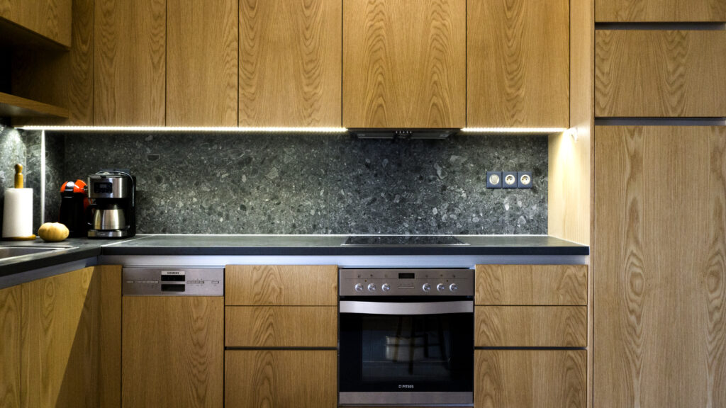 kitchen, oak furniture, contrast